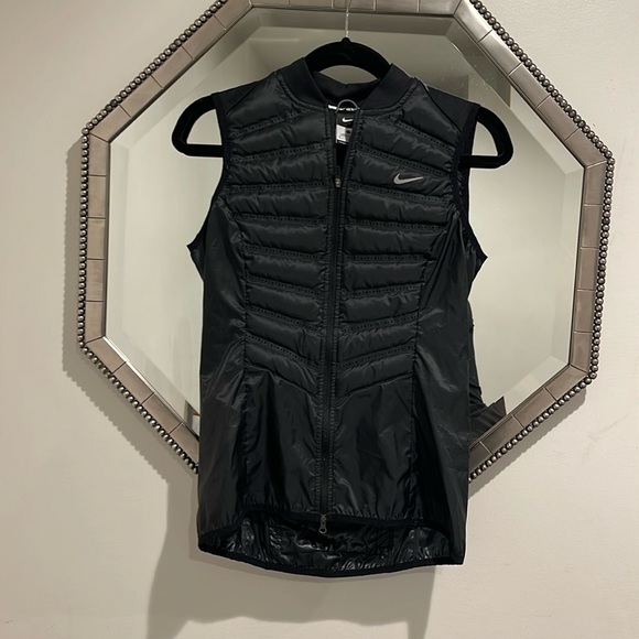 Nike “windbreaker vest” Like new only worn a couple times - Picture 1 of 4